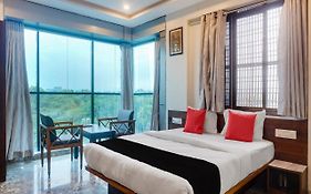 Hotel Flying Inn Airport Road